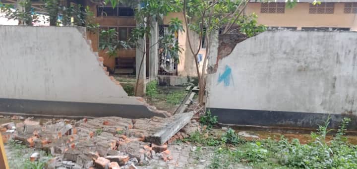 Following the first massive earthquake, multiple aftershocks took place with one at around 7:55 am and another a few minutes after that. Assam Chief Minister Sarbananda Sonowal confirmed the develoment saying, 