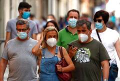 अमेरिकेचा मोठा निर्णय, कोरोना लसीचे दोन्ही डोस घेतलेले नागरिक विनामास्क घराबाहेर फिरु शकतात!