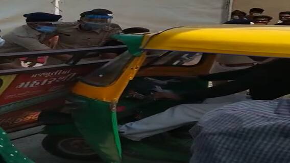 Ahmedabad: ધન્વંતરી કોવિડ હોસ્પિટલ બહાર હોબાળો, દર્દીને દાખલ કરવા માટે રિક્ષા ચાલકે બેરીકેટ તોડવાનો કર્યો પ્રયાસ