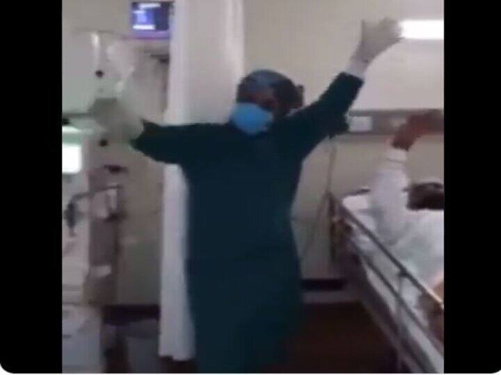 Viral: Healthcare workers become stress relievers, dance in front of Covid patients on Punjabi songs, video viral कोविड मरीजों का तनाव भी कम कर रहे हेल्थ वर्कर्स, अस्पताल में डांच का वीडियो वायरल