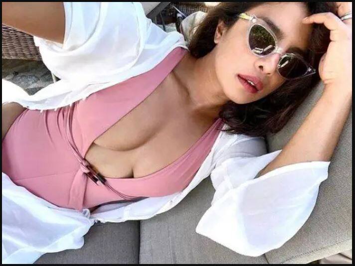 ਪ੍ਰਿਯੰਕਾ ਚੋਪੜਾ ਨੇ ਮਿਸ ਵਰਲਡ ਦਾ ਖਿਤਾਬ ਜਿੱਤਿਆ, ਜਿਸ ਤੋਂ ਬਾਅਦ ਉਸ ਨੂੰ ਪਹਿਲੀ ਅਸਾਈਨਮੈਂਟ ਲਈ 5000 ਰੁਪਏ ਦਿੱਤੇ ਗਏ। ਉਸ ਨੇ ਆਪਣੀ ਪਹਿਲੀ ਤਨਖਾਹ ਆਪਣੀ ਮਾਂ ਨੂੰ ਦਿੱਤੀ। ਅੱਜ ਪ੍ਰਿਯੰਕਾ ਹਾਲੀਵੁੱਡ ਵਿੱਚ ਕੰਮ ਕਰ ਰਹੀ ਹੈ।