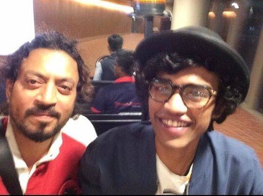 उन्होंने बताया कि, मैंने कई बार देखा है अगर कोई एक्टर किसी एक रोल को अच्छे से निभा लेता है तो डॉयरेक्टर चाहते हैं कि वो वहीं रोल करें लेकिन मैं अपने लिए ऐसा बिल्कुल नहीं चाहता था. मैं हर तरह के रोल करना चाहता हूं. और शायद बहुत जल्द आप मुझे ऐसे किरदार में देखें जो मैंने कभी किया ही ना हो.