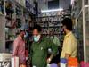 औषधि विभाग के अधिकारियों ने दवा दुकान में की छापेमारी, कालाबाजारी की सूचना पर की कार्रवाई