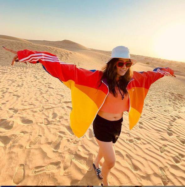 कई हिट गानों को अपनी आवाज दे चुकीं सिंगर आस्था गिल भी खतरों के खिलाड़ी 11 का हिस्सा बनने जा रही हैं.