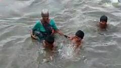 Be Positive : बारामतीतील कालव्यात पोहणाऱ्या 72 वर्षांच्या स्विमर आजी! नातवांच्या हट्टापायी पाण्यात 'सूर'