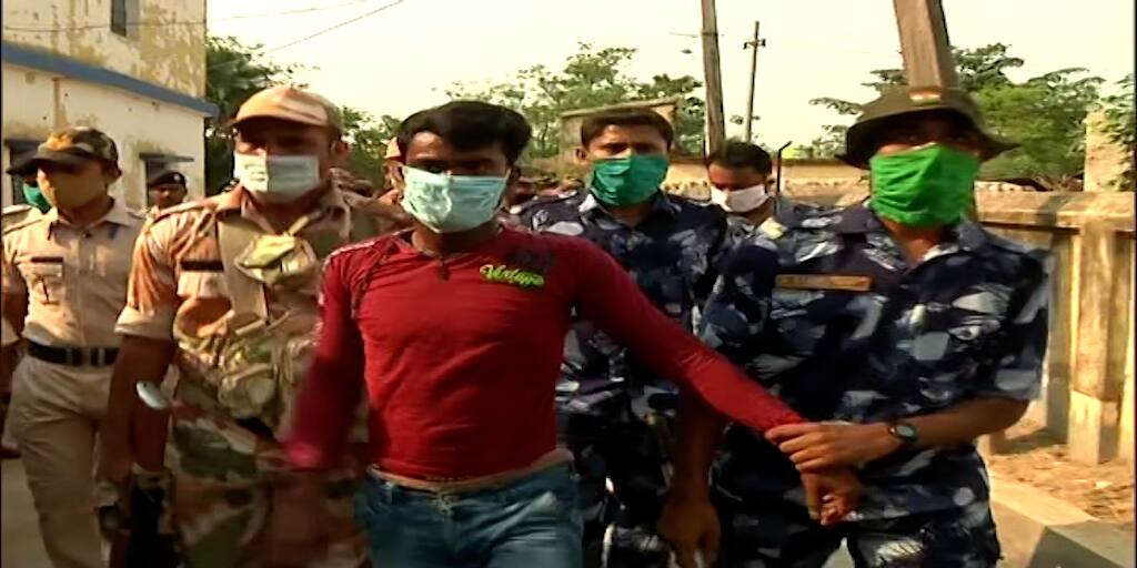 West Bengal Election 2021: One detained after bombs recovered from Hatia-hazrapara in labhpur on thursday morning WB Election 2021: লাভপুর বিধানসভার হাতিয়া-হাজরাপাড়া গ্রামে বোমা উদ্ধার ! আটক ১