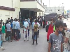 बिहार: बिना कोरोना जांच कराए यात्री जा रहे घर, जांच शिविर में तैनात स्वास्थ्यकर्मी कर रहे 'खानापूर्ति'