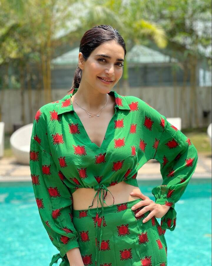 इस एक्ट्रेस ने सीरियल Kyunki Saas Bhi Kabhi Bahu Thi से एक्टिंग में डेब्यू किया था. उसके बाद ये कई फिल्मों और सीरियल्स में नज़र आ चुकी हैं.