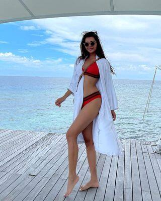 लॉकडाउन में भी बरकरार है Ruhi Singh का जलवा, हॉट तस्वीरों से बढ़ाया इंटरनेट का पारा