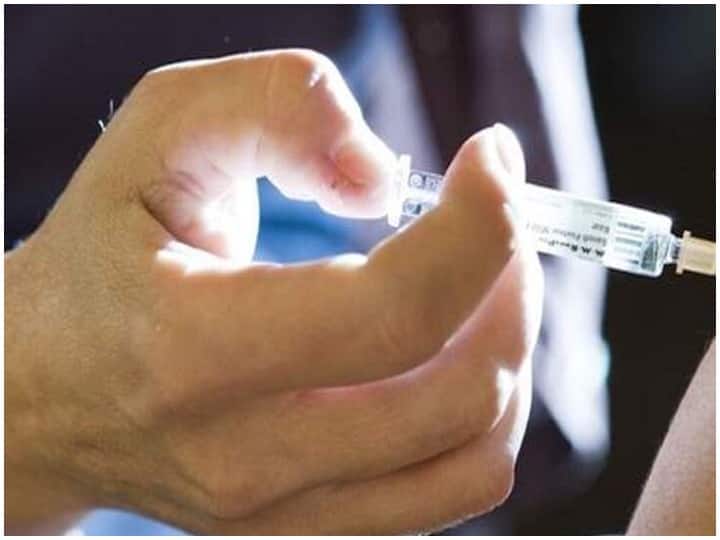 वैक्सीन लगवा चुके 65 और उससे ज्यादा उम्र वालों को अस्पताल में भर्ती होने खतरा कम 1 eb79d10d3bb566cb6e3f5d66112feba8 original
