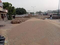 ਬਾਰਦਾਨੇ ਦੀ ਥੋੜ ਤੇ ਲਿਫਟਿੰਗ ਨਾ ਹੋਣ ਕਾਰਨ ਮੰਡੀਆਂ 'ਚ ਕਣਕ ਦੇ ਲੱਗੇ ਅੰਬਾਰ, ਕਿਸਾਨ ਦੇ ਨਾਲ ਆੜ੍ਹਤੀ ਵੀ ਪਰੇਸ਼ਾਨ 