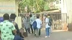 Surat:નવી હોસ્પિટલમાં મુખ્ય દ્વાર કેમ કરાયો બંધ?,હોસ્પિટલ સ્ટાફ કેવી રીતે જઈ રહ્યો છે અંદર?,જુઓ વીડિયો