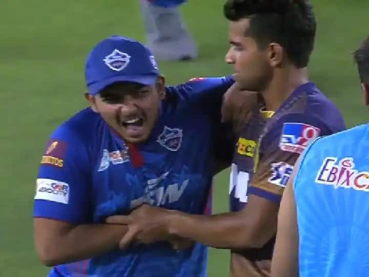 IPL 2021: Prithvi Shaw and Shivam Mavi Funny Video viral after DC wins Against KKR પૃથ્વી શૉએ શિવમ માવીની બૉલિંગને ઝૂડી નાંખી તો ગિન્નાયેલા શિવમે મેચ બાદ કઇ રીતે લીધો બદલો, વીડિયો વાયરલ