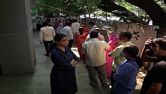 COVID-19 Vaccination | पुण्यातही कोरोना लसींचा तुटवडा, अनेक केंद्रे बंद