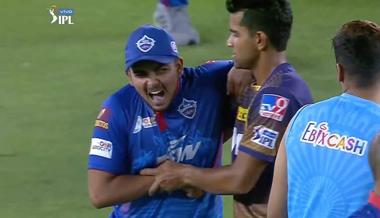IPL 2021, DC vs KKR: Mavi Grabs Shaw's Neck In Jest After Latter Smashes Him For 6 Conservative Fours: Video Surfaces Mavi Grabs Shaw's Neck In Jest After Latter Smashes Him For 6 Conservative Fours; Video Surfaces