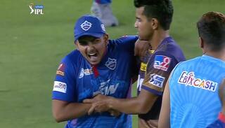 Mavi Grabs Shaw's Neck In Jest After Latter Smashes Him For 6 Conservative Fours; Video Surfaces