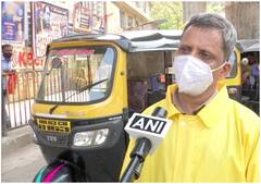 ऑटो रिक्शा चलाकर कोरोना संक्रमितों की मदद कर रहा है मुंबई का ये शिक्षक, लोगों के लिए बने मिसाल