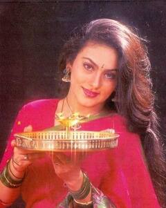 रामायण में सीता का किरदार निभाने वालीं दीपिका चिखलिया की पुरानी तस्वीरें हो रहीं वायरल, देखिए