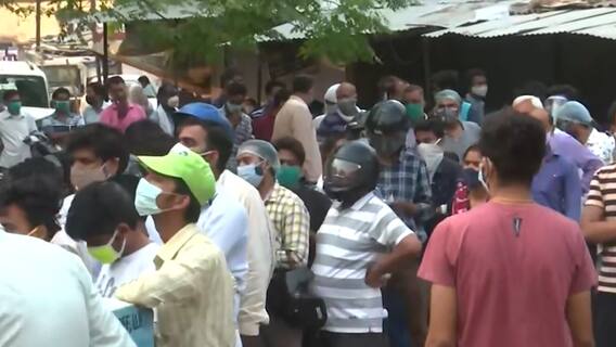 कोरोना का कहर और वैक्सीन के लिए लगी कतारें आखिर कब खत्म होंगी? | इंडिया चाहता है