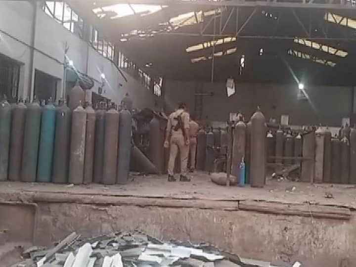 Kanpur: Cylinder cracked during refilling at Oxygen plant, one worker killed, two injured कानपुर: ऑक्सीजन प्लांट में रिफिलिंग के दौरान सिलेंडर फटा, एक श्रमिक की मौत, दो घायल