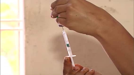 Vaccination: केंद्र सरकारकडून देण्यात येणारा लसीचा साठा शासकीय केंद्रावरच वापरता येणार; नवी नियमावली