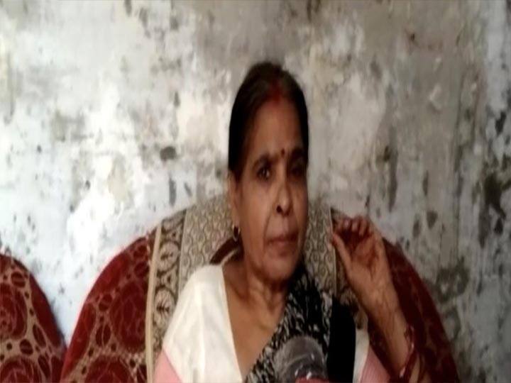 UP: जिला अस्पताल से मिल रही तारीख पे तारीख, वैक्सीन की दूसरी डोज के लिये भटक रहे हैं लोग Second dose of Corona vaccine not available in district hospital Bareilly ann UP: जिला अस्पताल से मिल रही तारीख पे तारीख, वैक्सीन की दूसरी डोज के लिये भटक रहे हैं लोग