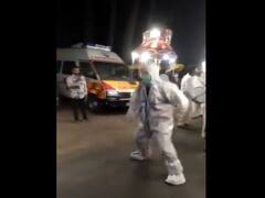 उत्तराखंड: एम्बुलेंस ड्राइवर ने पीपीई किट पहन बारात में किया डांस, मानसिक तनाव को कम करने के लिए उठाया कदम