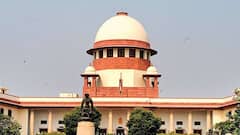 केंद्र सरकार भारतात तयार होणाऱ्या कोरोना लसींचा संपूर्ण साठा का विकत घेत नाही? : सुप्रीम कोर्ट