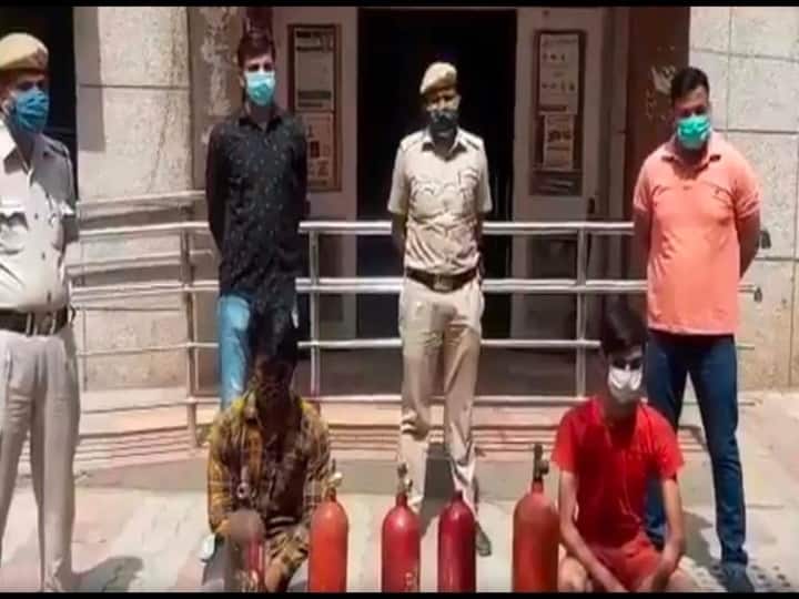 Two people arrested in delhi for selling Fire extinguisher as oxygen Cylinder Oxygen Cylinder Shortage | ஆக்சிஜன் சிலிண்டர் என்று கூறி தீயணைப்பானை விற்றவர்கள் கைது..