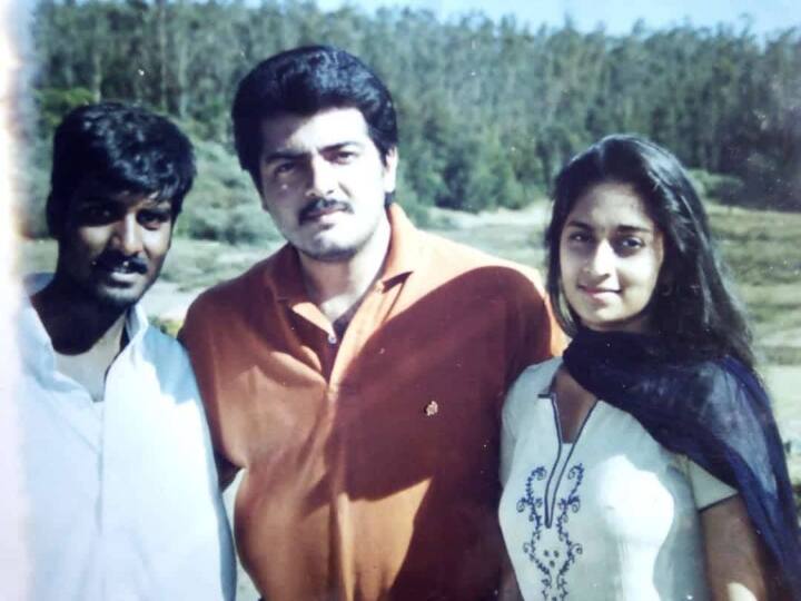 ரசிகர்களுடன் போட்டோ எடுக்கும் பழக்கத்தை முன்பிருந்தே அஜித் பின்பற்றுகிறார்