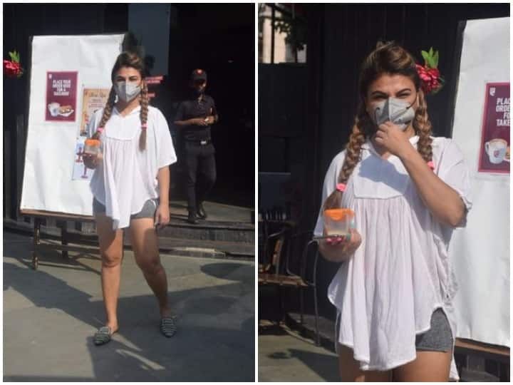 मुंबई में भले ही कोरोना की वजह से लॉकडाउन लगा दिया है. लेकिन बॉलीवुड सेलेब्स अपने किसी ना किसी काम को लेकर अक्सर मुंबई की सड़कों पर स्पॉट किए जाते हैं. हाल ही में बॉलीवुड की ड्रामा क्वीन कही जाने वाली राखी सावंत भी स्टारबक्स पहुंची. इस दौरान राखी का बड़ा ही क्यूट अंदाज देखने को मिला. आप भी देखिए उनकी ये तस्वीरें......