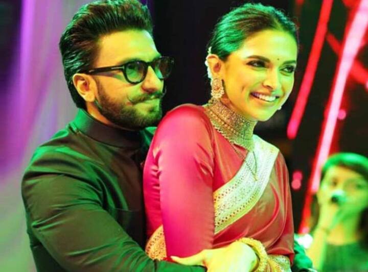 एक्टर रणवीर सिंह (Ranveer Singh) और दीपिका पादुकोण (Deepika Padukone) की लव स्टोरी किसी फिल्मी कहानी से कम नहीं है. रणवीर ने कुछ समय पहले दिए एक इंटरव्यू में उनके और दीपिका के रिलेशन पर खुलकर बात की थी. रणवीर के अनुसार, दीपिका ना सिर्फ बेहद खूबसूरत हैं बल्कि वह काफी घरेलू भी हैं.