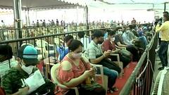 वैक्सीन संकट के बीच महाराष्ट्र में सांकेतिक टीका