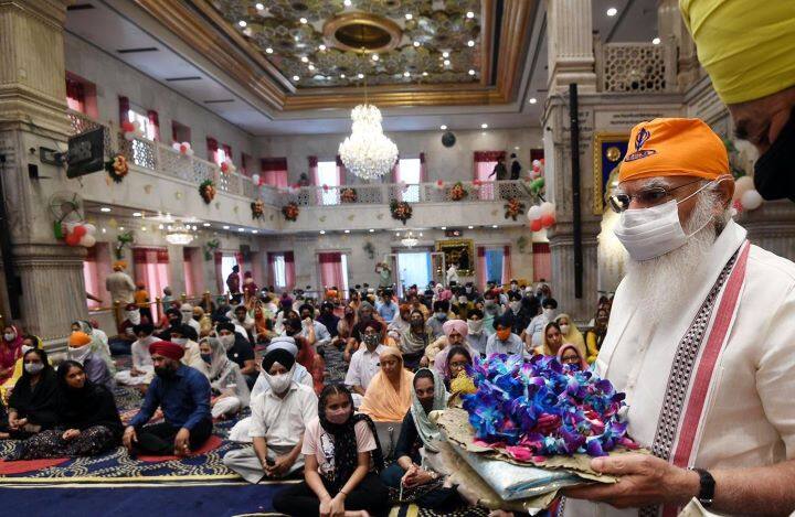 Prime Minister Narendra Modi visited the 17th-century Gurdwara Sis Ganj Sahib on the occasion of 400th Prakash Parab or the birth anniversary of Guru Tegh Bahadur. (Image: @NarendraModi)