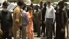 एक्शन में UP सरकार, Vaccination का जायजा लेने जा सकते हैं CM Yogi | Coronavirus