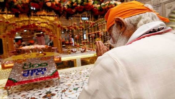 PM મોદી દિલ્હીમાં સુરક્ષાકર્મી વગર અચાનક ગુરુદ્વારામાં દર્શન કરવા પહોંચ્યા, જુઓ વીડિયો