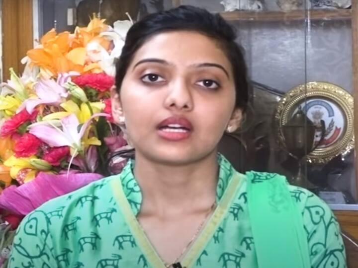 IAS Success Story How to tackle with negativity during UPSC Preparation Know useful tips from IAS Srushti Jayant Deshmukh UPSC CSE 2018 IAS Success Story: सिविल सेवा की तैयारी के वक्त नेगेटिव लोगों को करें इग्नोर, जानें Srushti Jayant Deshmukh से टिप्स 