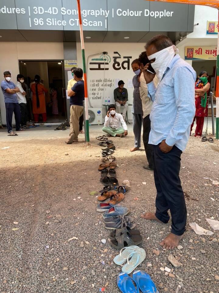 ગુજરાત સહિત સમગ્ર સૌરાષ્ટ્રમાં કોરોનાએ કાળો કહેર વર્તાવ્યો છે. રાજ્યમાં કોરોનાના કુલ કેસનો આંક ૫,૬૭,૭૭૭ જ્યારે કુલ મરણાંક ૭,૧૮૩ પર પહોંચ્યો છે. આ પૈકી એપ્રિલ મહિનામાં જ ૨,૬૦,૦૭૯ કેસ નોંધાયા છે જ્યારે ૨,૬૬૪ના મૃત્યુ થયા છે. રાજ્યમાં હાલ ૧,૪૨,૦૪૬ એક્ટિવ કેસ છે.