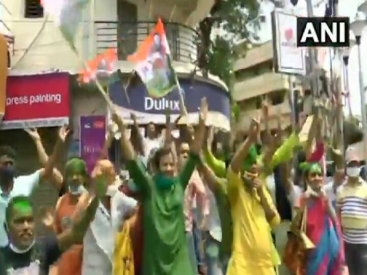 Election Commission of India asked Respective State Chief Secretaries to stop gatherings Election Results 2021 : समर्थकांचा जल्लोष, मिरवणुका तात़डीनं थांबवा; निकाल असणाऱ्या राज्यांना निवडणूक आयोगाचा इशारा