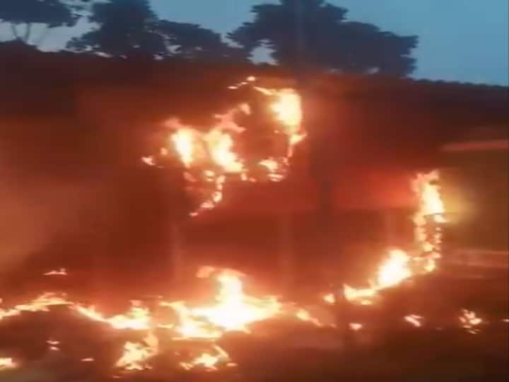 West bengal Election Results 2021 Fire in BJP office in Hooghly West Bengal BJP accuses TMC supporters पश्चिम बंगाल के हुगली में बीजेपी दफ्तर में आगजनी, टीएमसी समर्थकों पर लगा आरोप