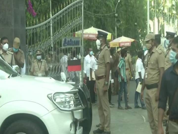 तमिलनाडु: हाई कोर्ट की फटकार का नहीं हुआ असर, काउंटिंग सेंटर्स पर उड़ीं प्रोटोकॉल की धज्जियां