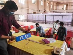 Assembly Election Results 2021: देवापासून मतदार राजापर्यंत सगळीकडे नेतेमंडळींची धाव; पाहा कशी सुरु आहे मतमोजणी