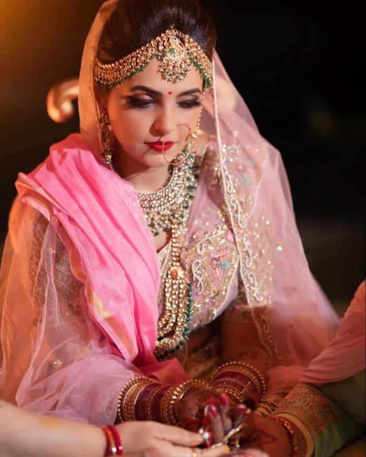 Sugandha Mishra and Sanket Bhosale met for a first time in an event in Dubai and soon struck a chord with each other. The couple became friends first and gradually fell in love. (Image courtesy - @sugandhamishra23/Instagram)