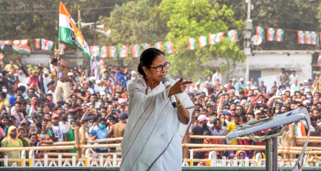 Mamata Banerjee Speech: বাংলার জয়, বাংলাই পারে, বললেন মমতা বন্দ্যোপাধ্যায় Mamata Banerjee Wins Nandigram Confirmed against Suvendu Adhikari Close Fight victory WB Election 2021 Mamata Speech Mamata Banerjee Speech: বাংলার জয়, বাংলাই পারে, বললেন মমতা বন্দ্যোপাধ্যায়