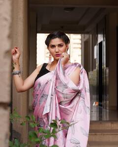 In Pics: सपना चौधरी के नए फोटोशूट ने बरपाया कहर, साड़ी में दिखा 'देसी क्वीन' का खूबसूरत अंदाज