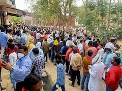 UP Panchayat Election Result 2021: मतगणना के दौरान कई काउंटिंग सेंटर पर कोविड नियमों की उड़ी धज्जियां