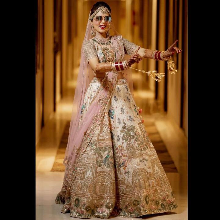 Due to the ongoing COVID-19 pandemic, Sugandha Mishra and Sanket Bhosale’s marriage was an intimate affair. The couple even celebrated their Mehndi ceremony over video call as Sanket shared a video on his Instagram where he can be seen video chatting with Sugandha. (Image courtesy - @sugandhamishra23/Instagram)