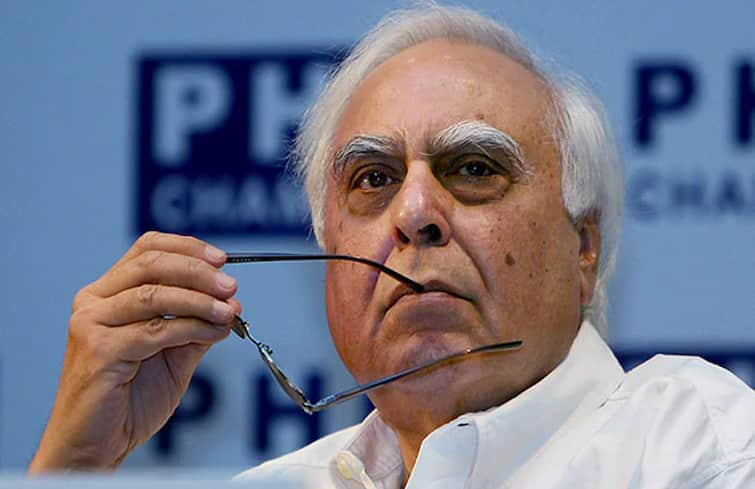 Kapil Sibal on result day says Whoever wins elections such victories are pyrrhic ਚੋਣ ਨਤੀਜਿਆਂ ਤੋਂ ਪਹਿਲਾਂ Kapil Sibal ਦਾ ਵੱਡਾ ਬਿਆਨ, ਕੋਈ ਵੀ ਜਿੱਤੇ, ਕੋਈ ਅਰਥ ਨਹੀਂ....