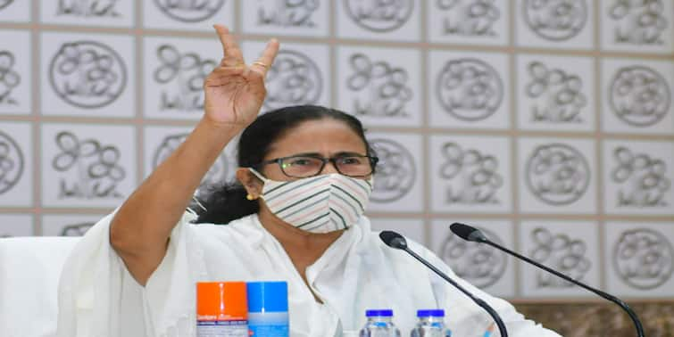 Mamata Banerjee Wins Nandigram Confirmed Official Winner declared against Suvendu Adhikari 1200 votes WB Election 2021 First Reactions Mamata Banerjee Wins Nandigram: তৃণমূলের হ্যাটট্রিক, শুভেচ্ছা বিজেপি নেতা-মন্ত্রীদের