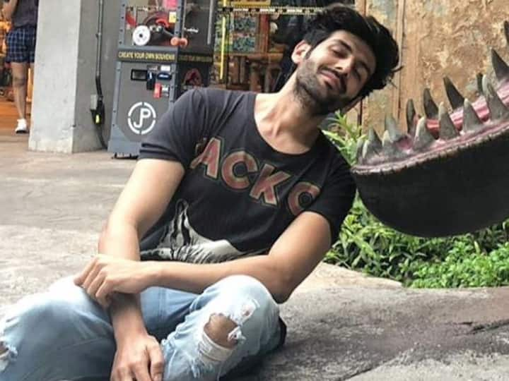 Kartik Aaryan Shares funny Post Of Covid Sliding Into Unmasked Faces Kartik Aaryan Gives Witty Demo On Corona Sliding Into ‘Unmasked Faces’; Fans Call Him ‘Caption King’